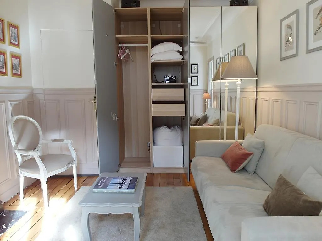 Panzió Chambre D Hote : Louvre Elegant Apt Suite Párizs
