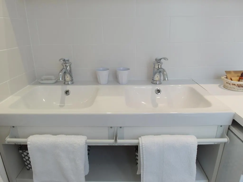 Chambre D Hote : Louvre Elegant Apt Suite 파리 B&B